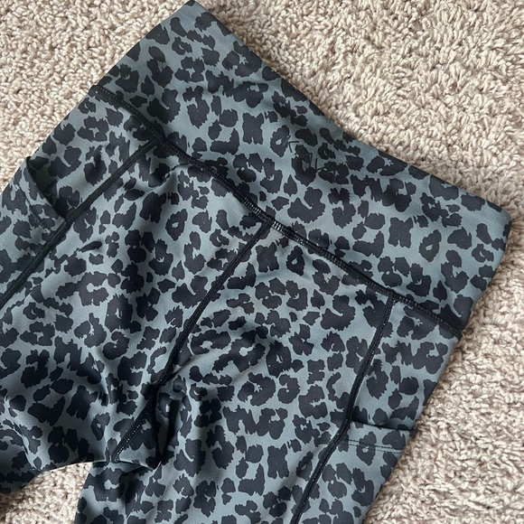 Kiava Dark Leopard Print Workout Leggings With Pockets | High Waist Yoga Pants - Picture 6 of 7